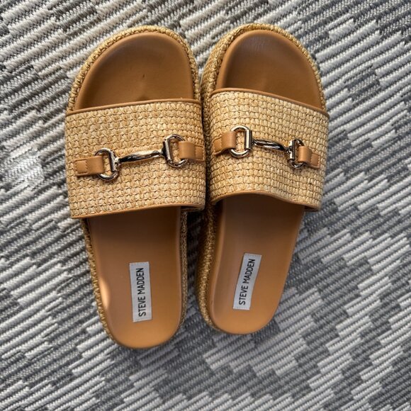 Steve Madden Kayley Sandal in Raffia - Picture 3 of 10